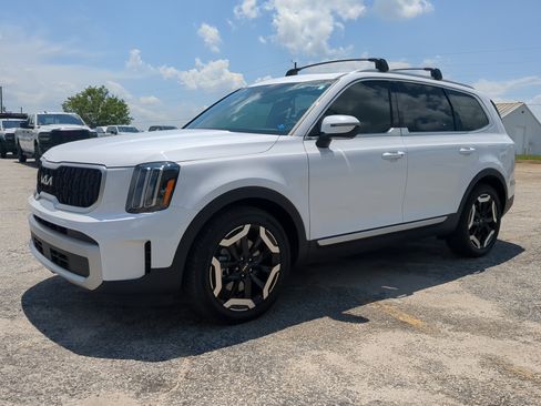 Used 2024 Kia Telluride EX AWD/4WD image 6