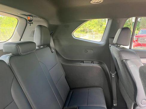 Used 2025 Buick Enclave Preferred AWD/4WD image 34