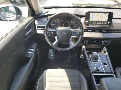 Used 2024 Mitsubishi Outlander FWD image 15