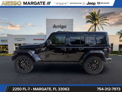 Used 2025 Jeep Wrangler Unlimited Sahara w/ Safety Group AWD/4WD image 8