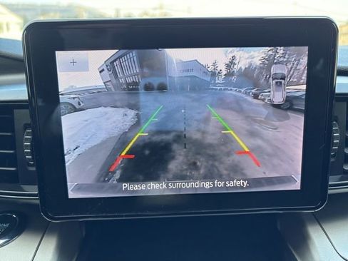 Used 2022 Ford Explorer XLT image 24