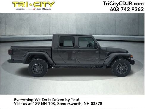 New 2026 Jeep Gladiator Sport image 6