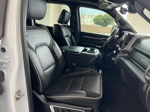 Used 2024 RAM 1500 Laramie AWD/4WD image 19