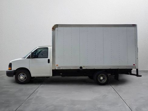 Used 2016 Chevrolet Express 3500 RWD image 2