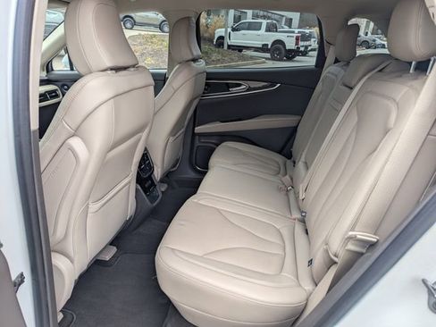 Used 2022 Lincoln Nautilus Reserve w/ Equipment Group 201A image 13