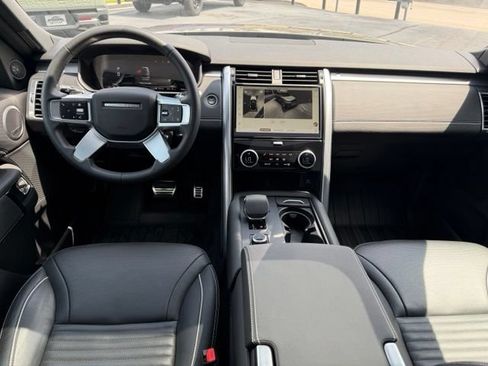Used 2024 Land Rover Discovery Dynamic SE AWD/4WD image 7