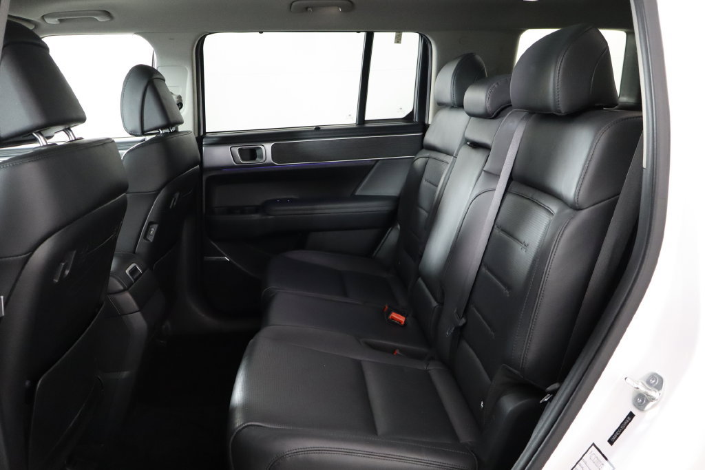 Used 2025 Hyundai Santa Fe Limited AWD/4WD image 11