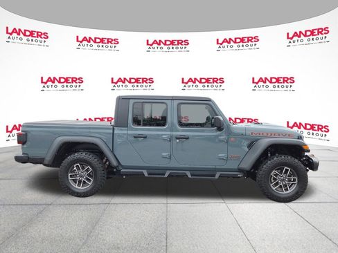 Used 2024 Jeep Gladiator Mojave w/ Technology Group AWD/4WD image 2