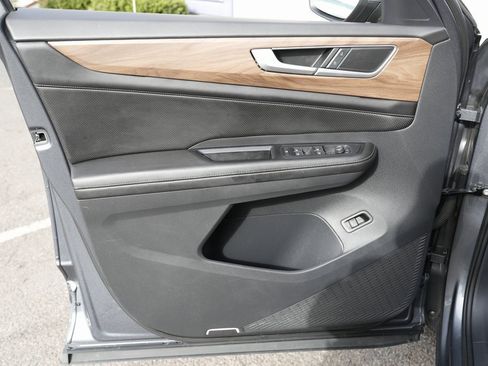 Used 2024 Volkswagen Atlas SE image 28