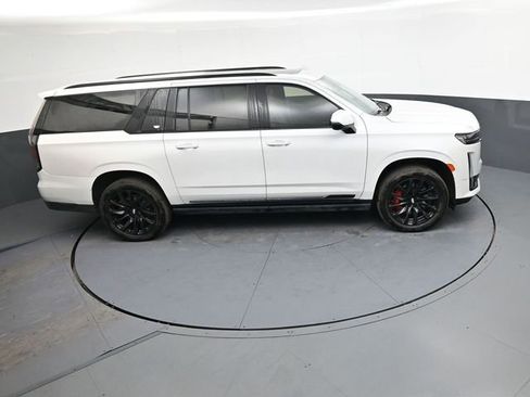 Used 2023 Cadillac Escalade ESV Sport Platinum w/ LPO, ONYX Package image 17