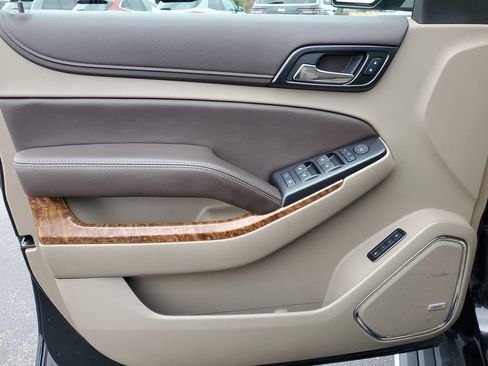 Used 2019 Chevrolet Suburban Premier image 26