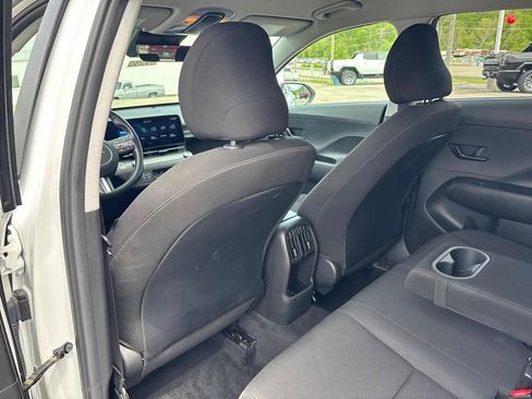 Used 2025 Hyundai Kona SEL AWD/4WD image 23