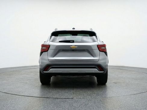 Used 2025 Chevrolet Trax LT image 7