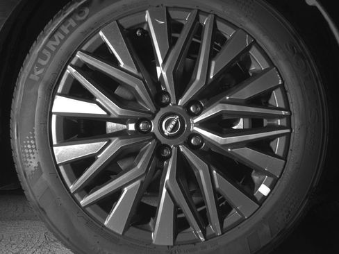 Used 2025 Nissan Altima 2.5 SV image 13