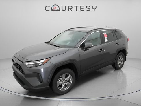 Used 2025 Toyota RAV4 XLE FWD image 2