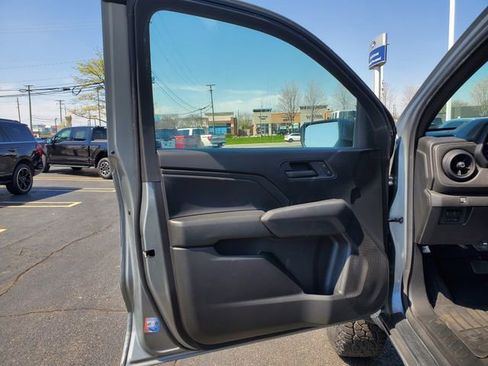 Used 2024 Chevrolet Colorado Trail Boss w/ Advanced Trailering Package AWD/4WD image 9