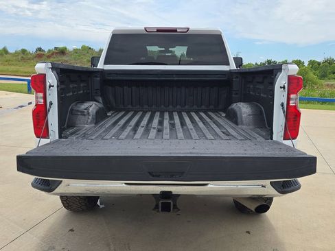 Used 2023 Chevrolet Silverado 2500 LT AWD/4WD image 12