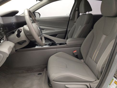 Used 2023 Hyundai Elantra SEL w/ Convenience Package image 17