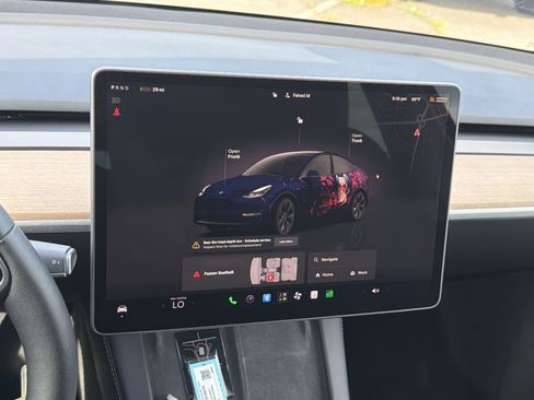 Used 2025 Tesla Model Y Long Range AWD/4WD image 17