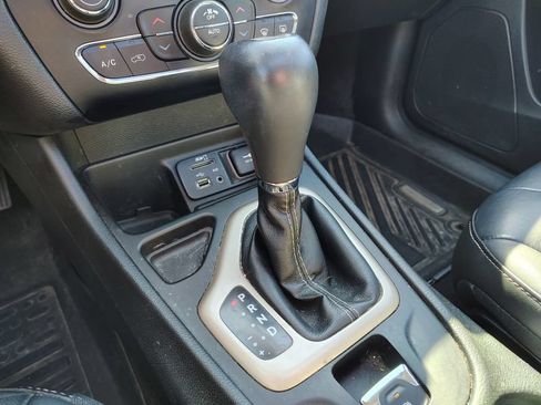 Used 2016 Jeep Cherokee Limited FWD image 19