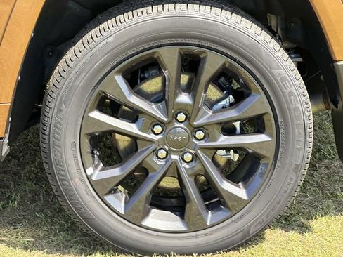 New 2026 Jeep Grand Cherokee L Limited AWD/4WD image 21