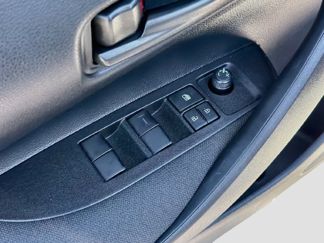 Used 2025 Toyota Corolla LE FWD image 18