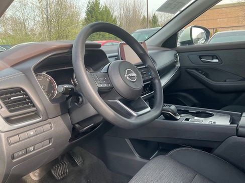 Used 2023 Nissan Rogue SV FWD image 26