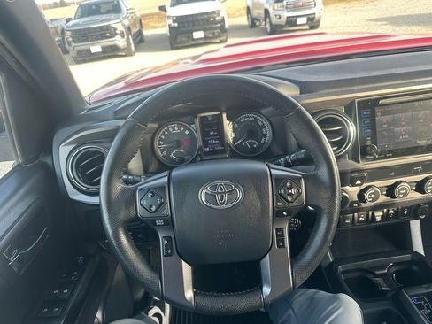 Used 2019 Toyota Tacoma TRD Sport image 16