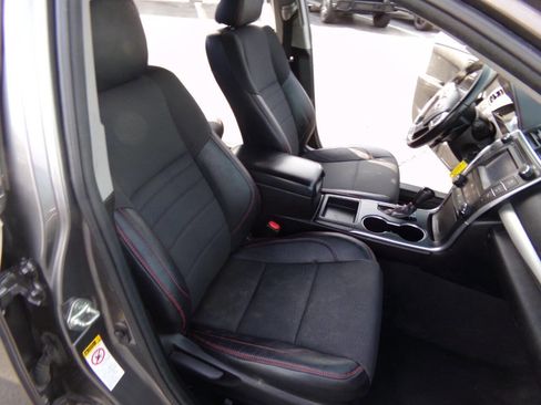 Used 2016 Toyota Camry SE image 24