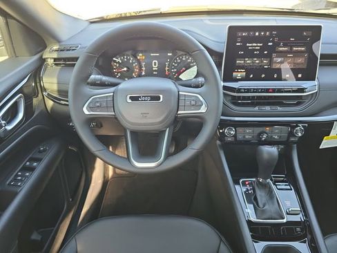 New 2026 Jeep Compass Latitude image 10