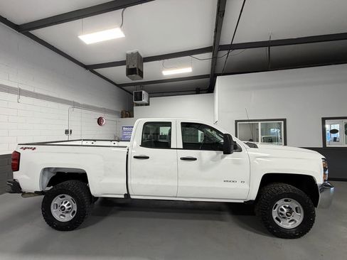 Used 2017 Chevrolet Silverado 2500 W/T image 2