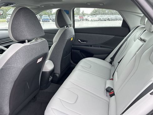 New 2025 Hyundai Elantra Limited image 19