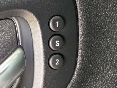 Used 2019 Jeep Cherokee Limited image 25