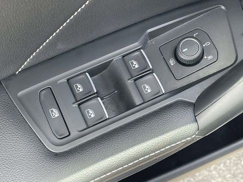 Certified 2023 Volkswagen Tiguan SE R-Line FWD image 17