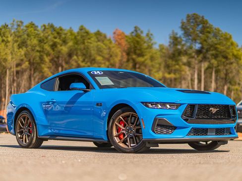 Used 2024 Ford Mustang GT Premium image 3