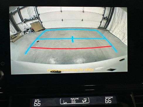 Used 2025 Toyota Sienna LE image 39