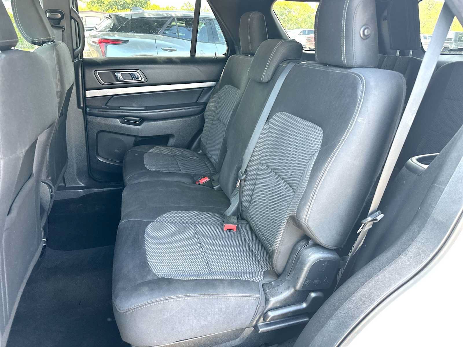 Used 2018 Ford Explorer XLT AWD/4WD image 23