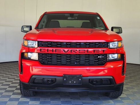 Used 2019 Chevrolet Silverado 1500 Custom w/ Custom Convenience Package AWD/4WD image 2