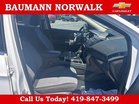 Used 2017 Ford Escape SE FWD image 29