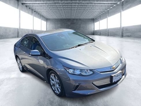 Used 2018 Chevrolet Volt Premier w/ Driver Confidence Package FWD image 2