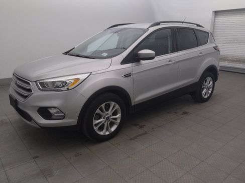 Used 2017 Ford Escape SE w/ Equipment Group 201A FWD image 2