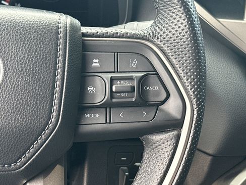 Used 2025 Toyota Tundra Limited AWD/4WD image 17