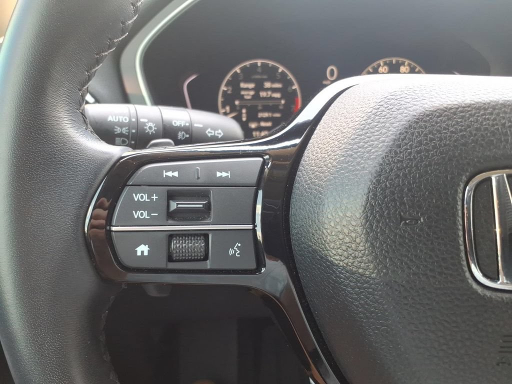 Used 2025 Honda Pilot EX-L image 18