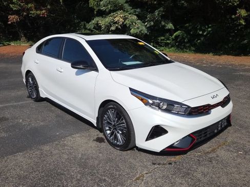 Used 2023 Kia Forte GT-Line w/ GT-Line Premium Package FWD image 3
