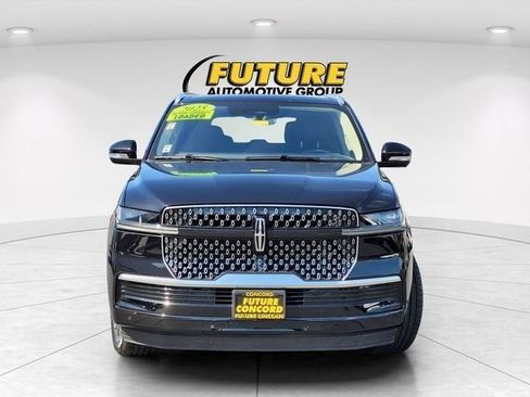 Certified 2025 Lincoln Navigator Reserve AWD/4WD image 32