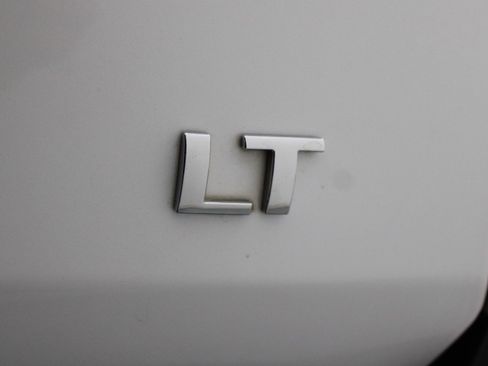 Used 2018 Chevrolet Traverse LT image 32
