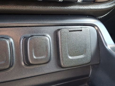 Used 2015 GMC Sierra 1500 Denali w/ Driver Alert Package AWD/4WD image 26
