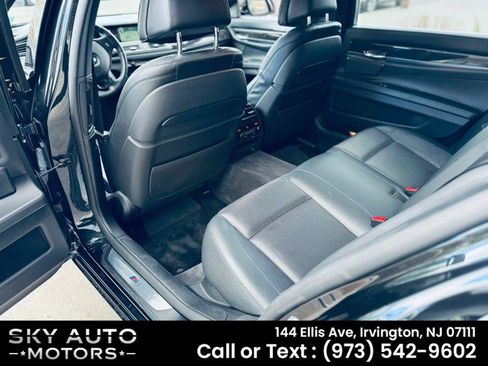 Used 2014 BMW 750Li xDrive image 11