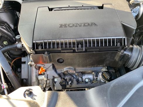 Certified 2025 Honda Pilot Touring image 20