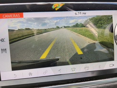 Used 2018 Land Rover Range Rover Velar R-Dynamic SE AWD/4WD image 9